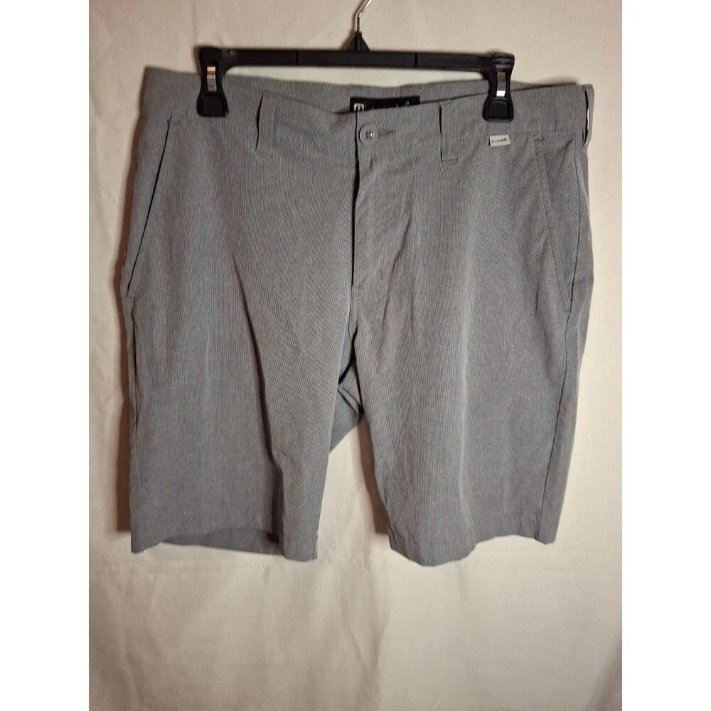TRAVIS MATHEW Men's Strech Waistband Shorts Ligh Grey Golf Size 32 (1518)